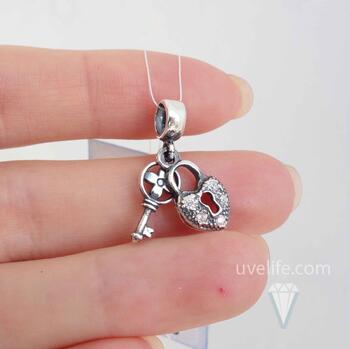 Серебряная бусина  ключ и сердце
